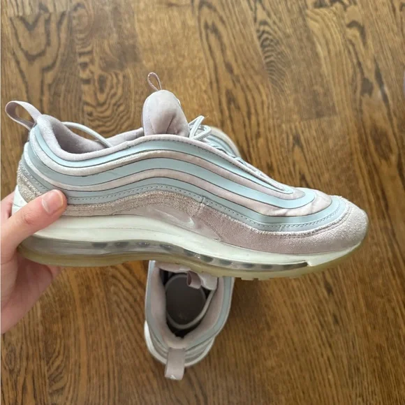 Nike Women’s Sneakers - Picture 1 of 4